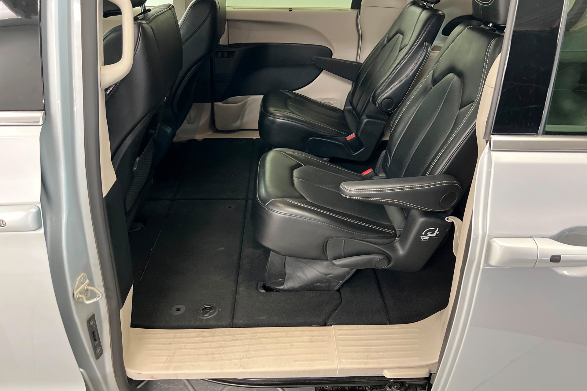 2024 Chrysler Pacifica Touring L - Photo 21