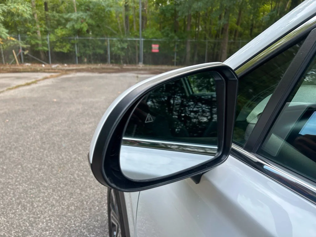 Used 2023 White Hyundai SE image 11