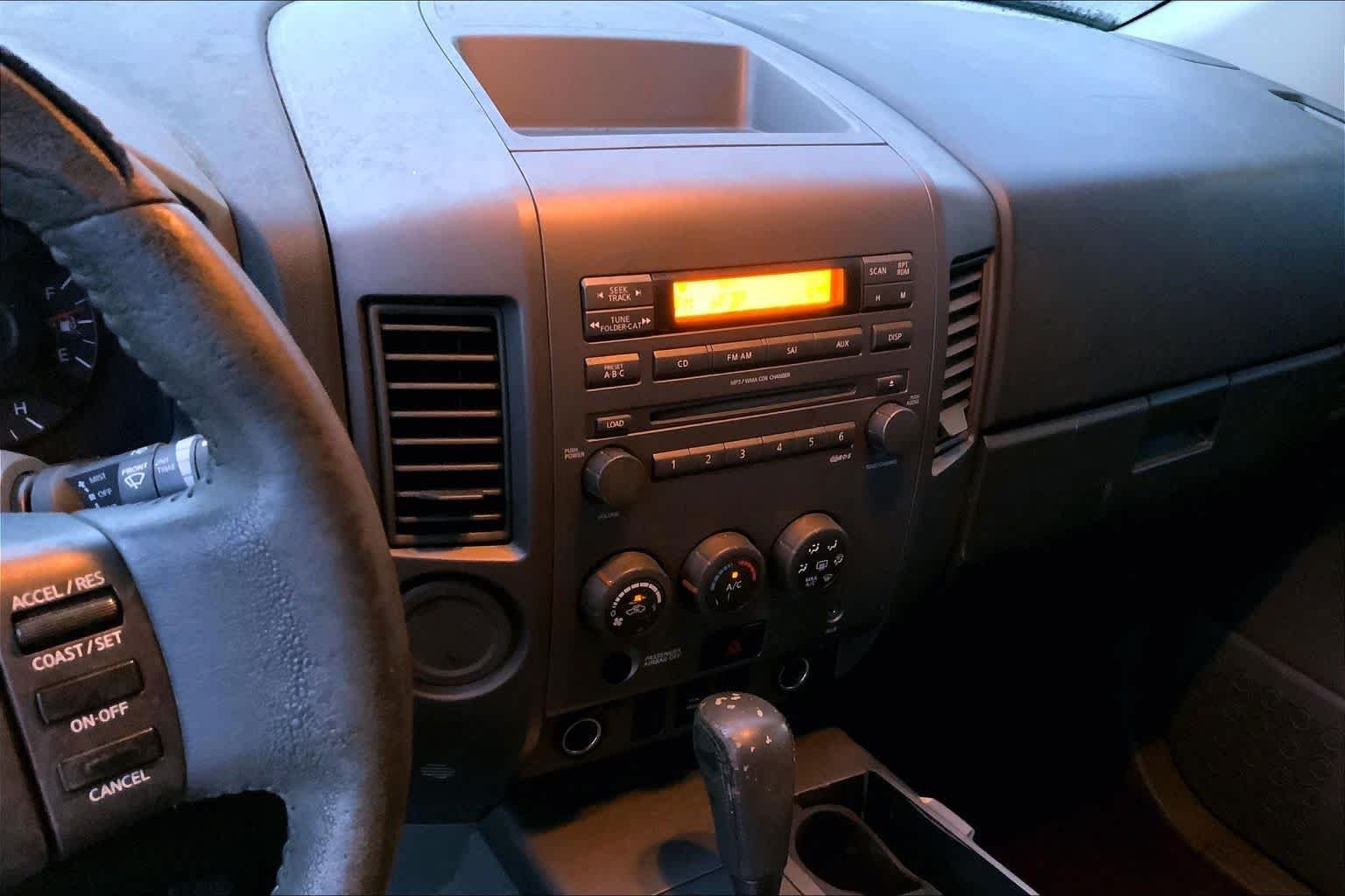 Used 2007 Radiant Silver Nissan SE image 5