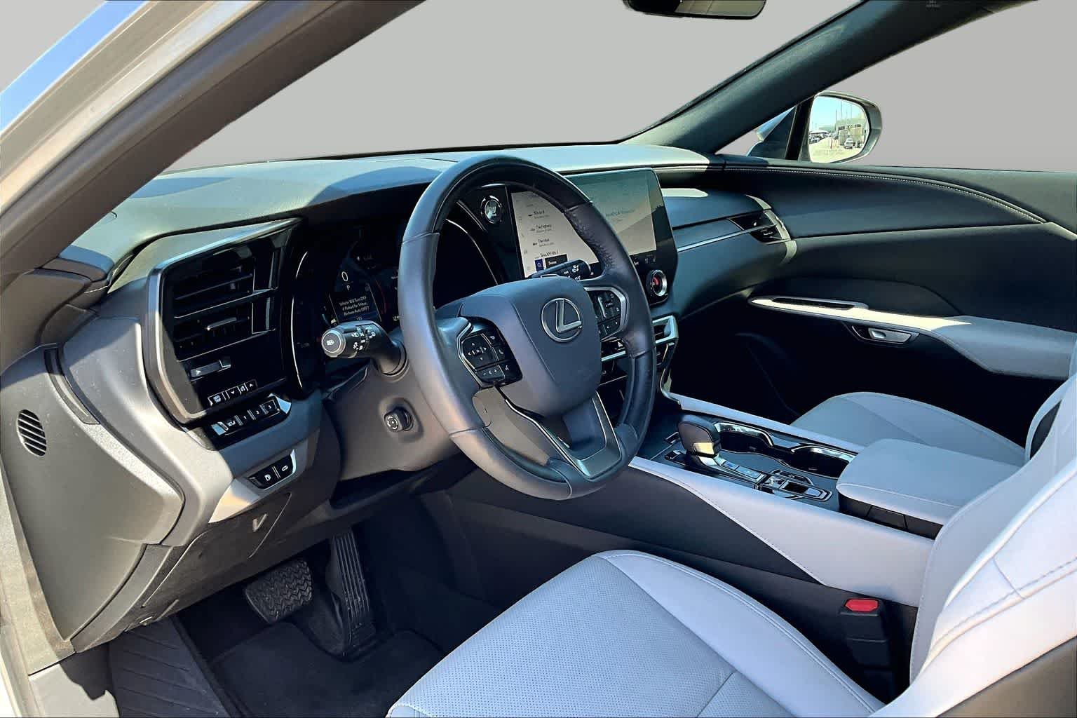 2025 Lexus RX 350 - Photo 32