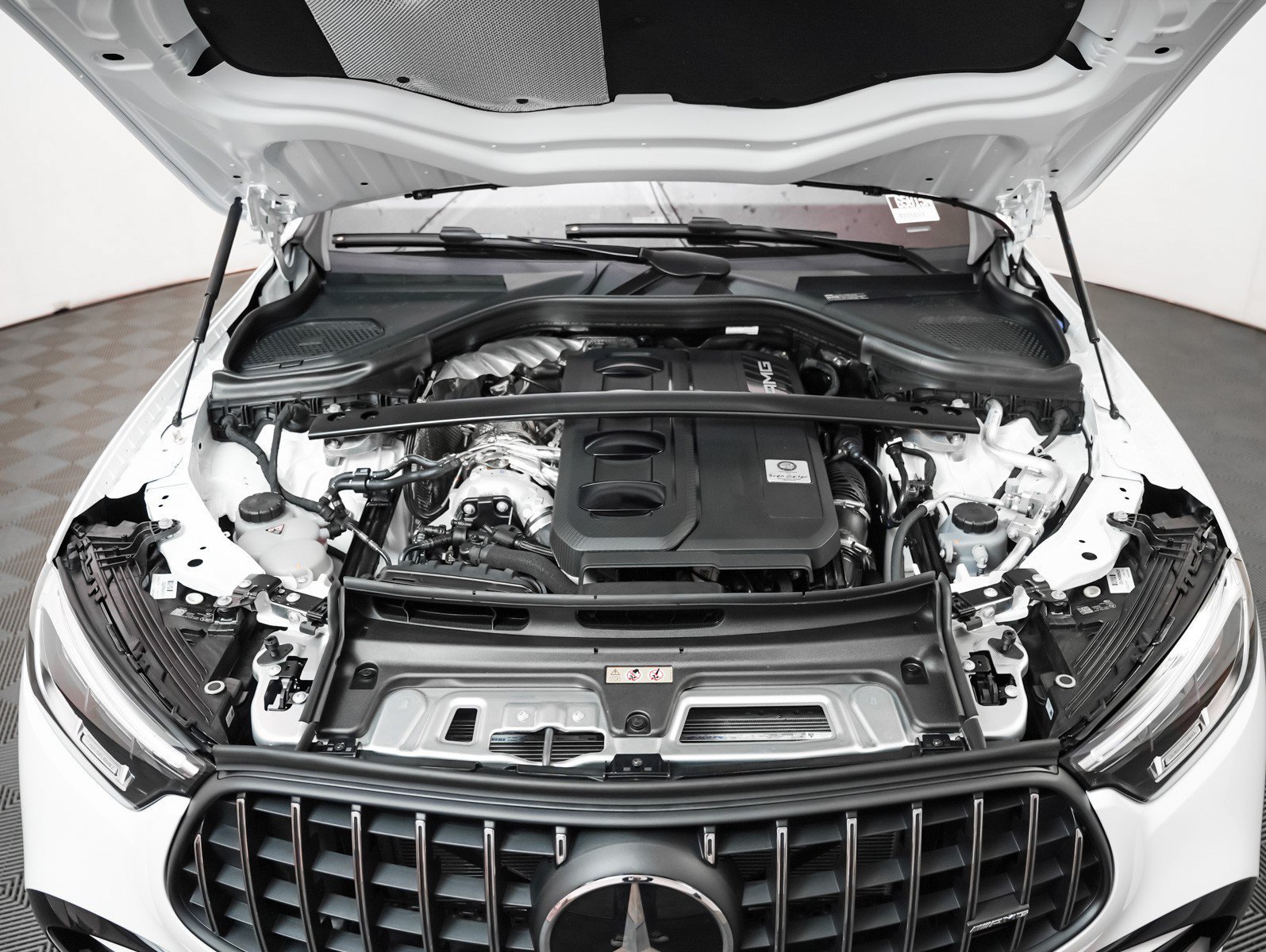 New 2026 MANUFAKTUR Moonlight White Metallic Mercedes-Benz AMG® GLC 43 4MATIC® SUV image 4