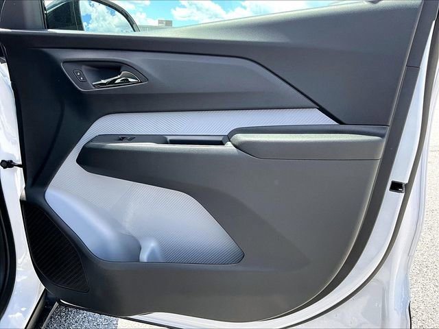 New 2027 Summit White Chevrolet LT image 29