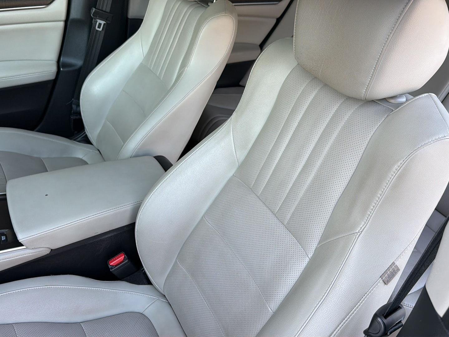 Used 2018 Platinum White Pearl Honda Touring image 31