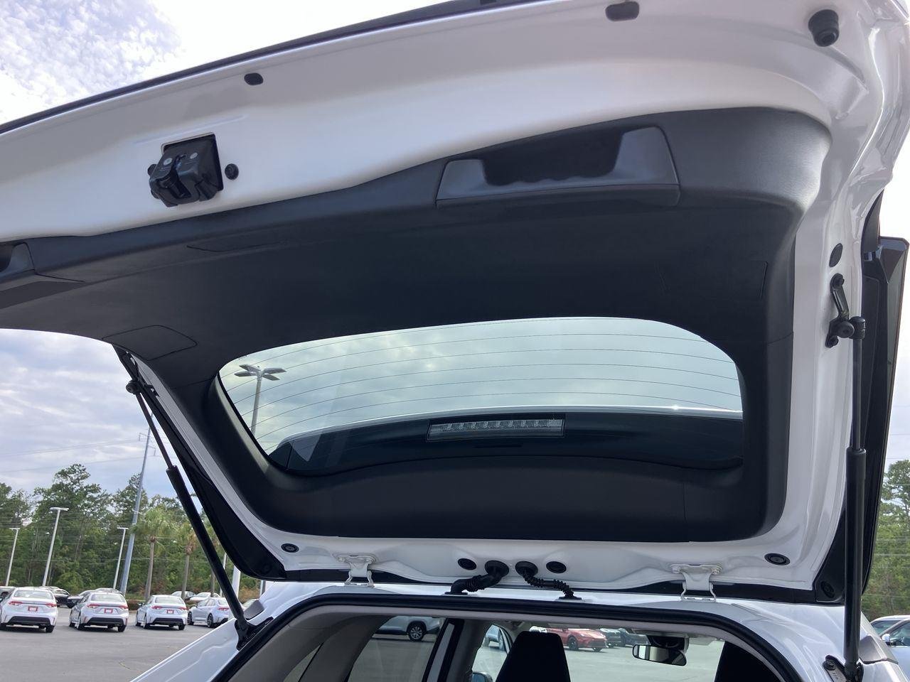 Used 2025 White (Ice Cap) Toyota LE image 24