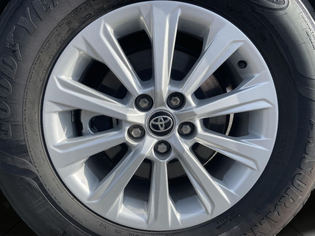 Certified Used 2025 Silver Toyota XLE image 27
