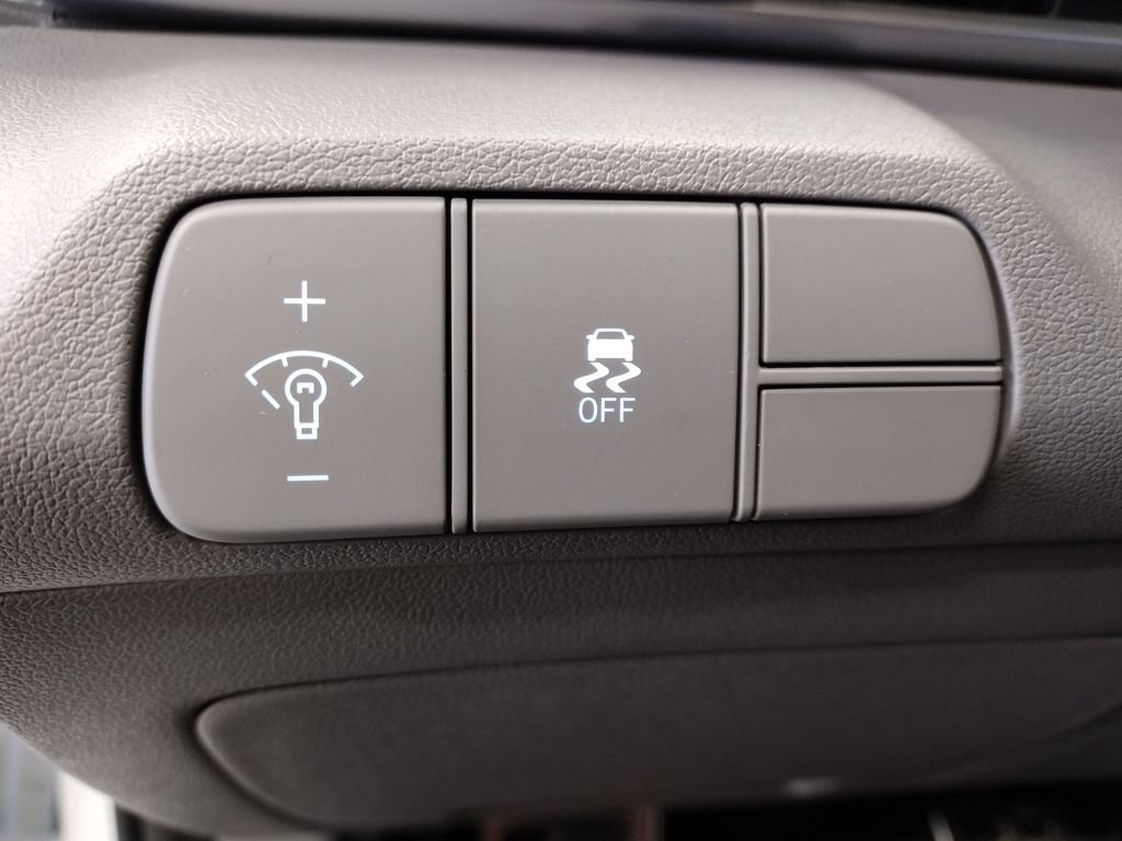 Used 2026 White Hyundai SEL Sport image 21