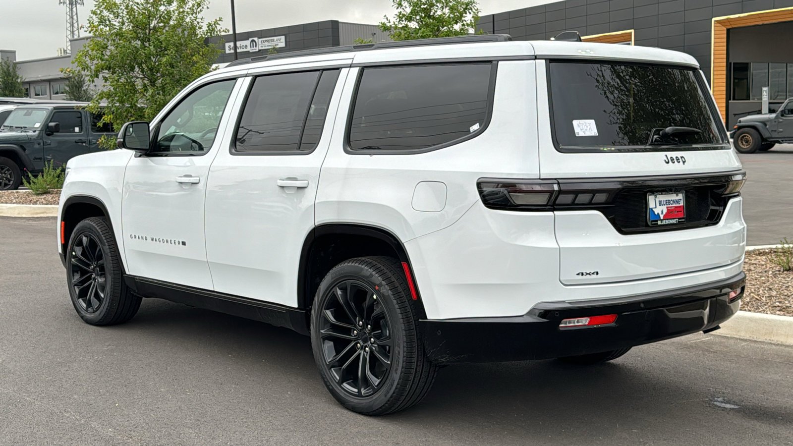 New 2026 Bright White Clear-Coat Exterior Paint Jeep Summit Reserve image 7