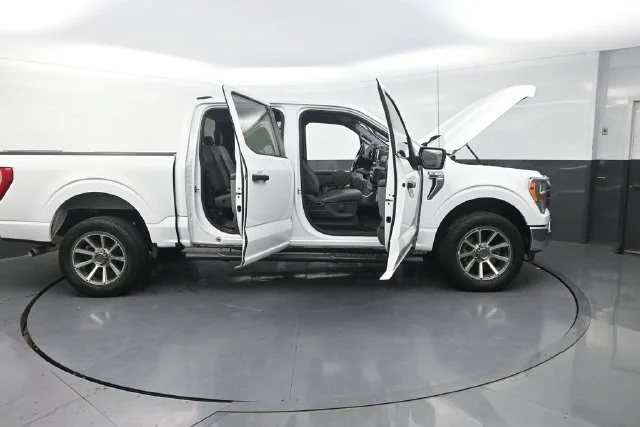 Used 2021 White Ford XLT image 35