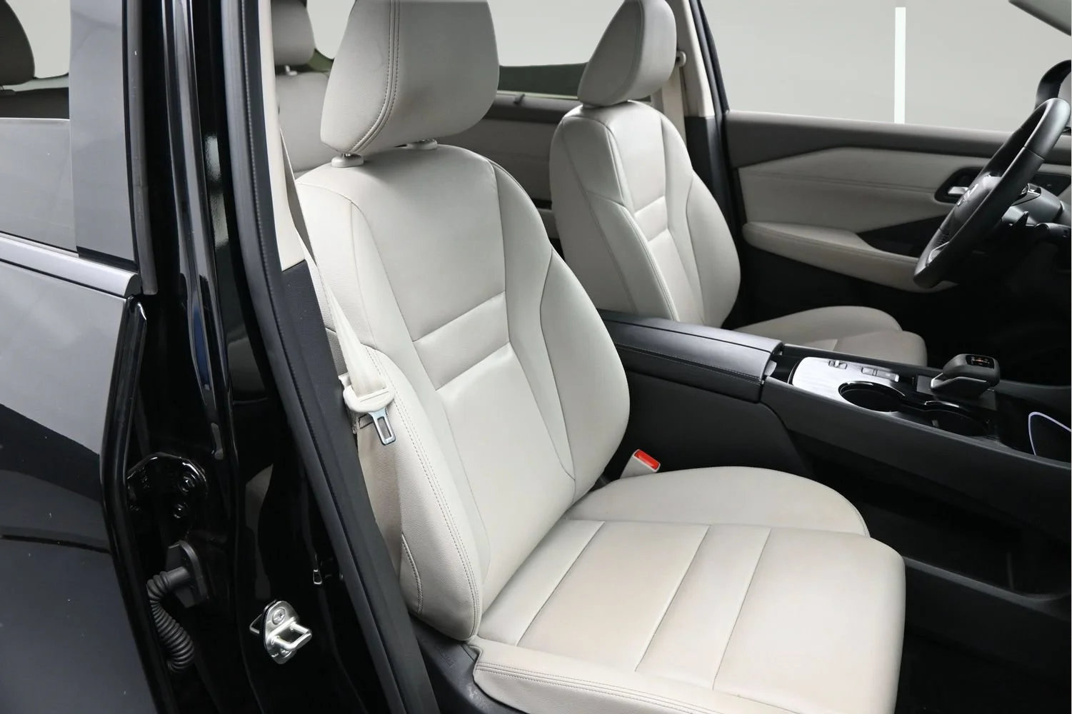 Certified Used 2025 Super Black Nissan SL image 14