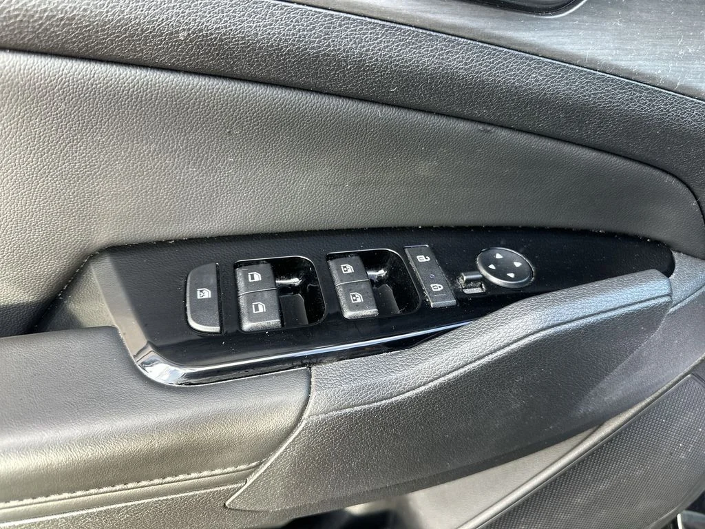 Used 2024 Black Kia X-Line image 13