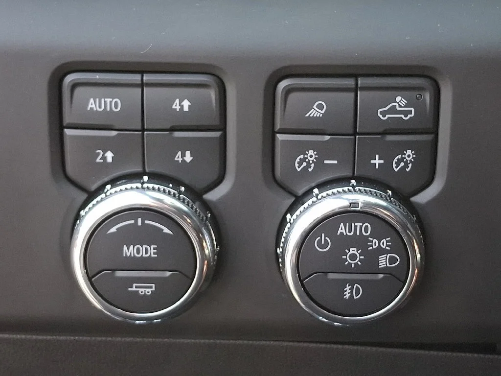 Used 2025 Onyx Black GMC Denali Ultimate image 29