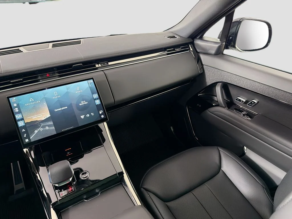 New 2026 Carpathian Grey Land Rover Dynamic SE image 25