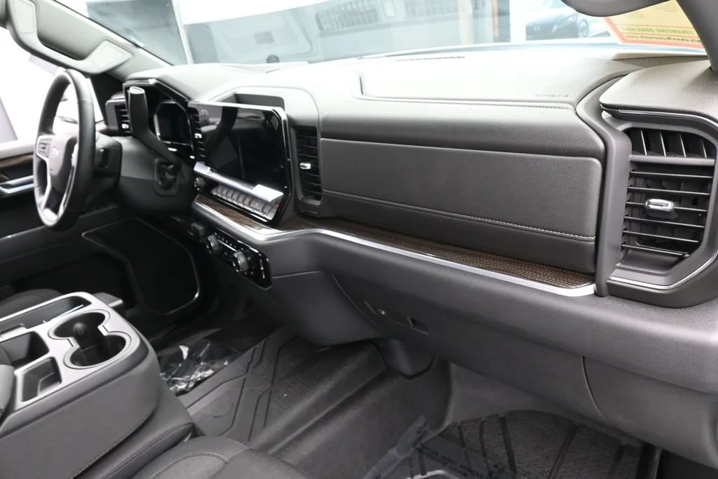 Used 2026 Summit White Chevrolet RST image 41