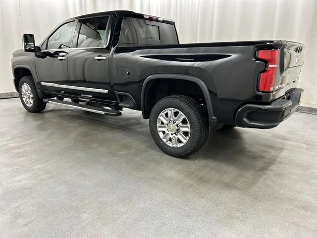 Used 2024 Black Chevrolet High Country image 3
