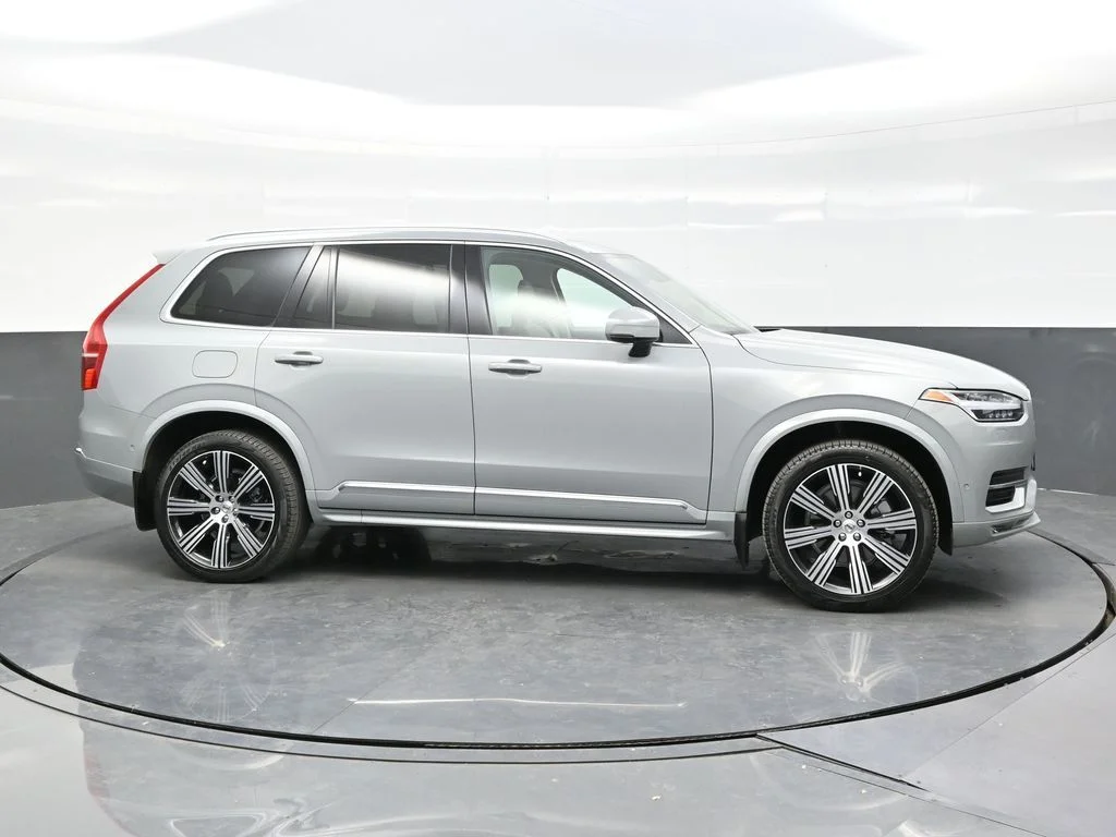 Certified Used 2024 Vapour Grey Volvo Plus image 8