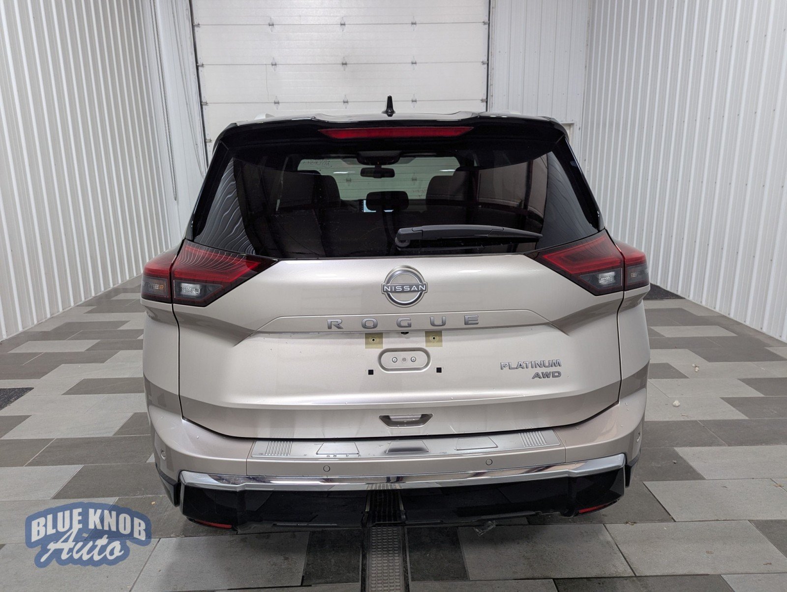 2024 Nissan Rogue Platinum photo 2