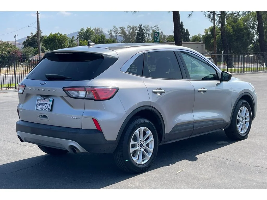 Used 2022 ICONIC SILVER Ford SE image 7