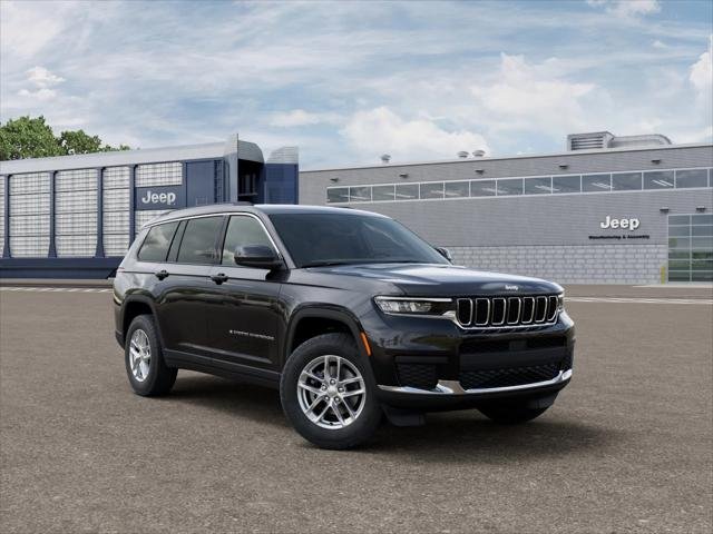 New 2026 Diamond Black Crystal Pearl-Coat Exterior Paint Jeep Laredo image 3