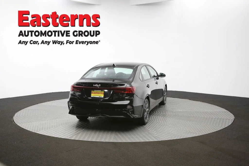 Used 2022 Black Kia LXS image 36