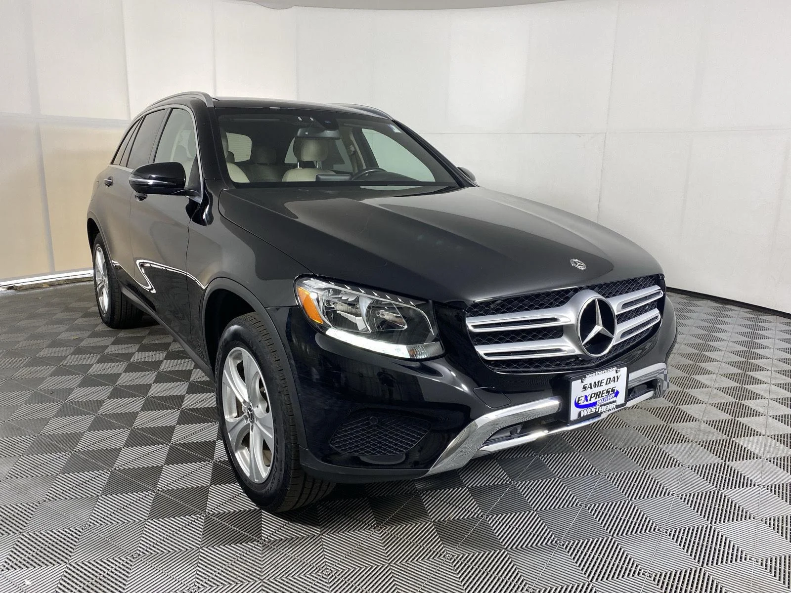 Used 2018 Obsidian Black Metallic Mercedes-Benz GLC 300 image 15