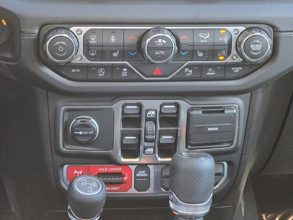New 2026 White/off-white Jeep Mojave X image 30