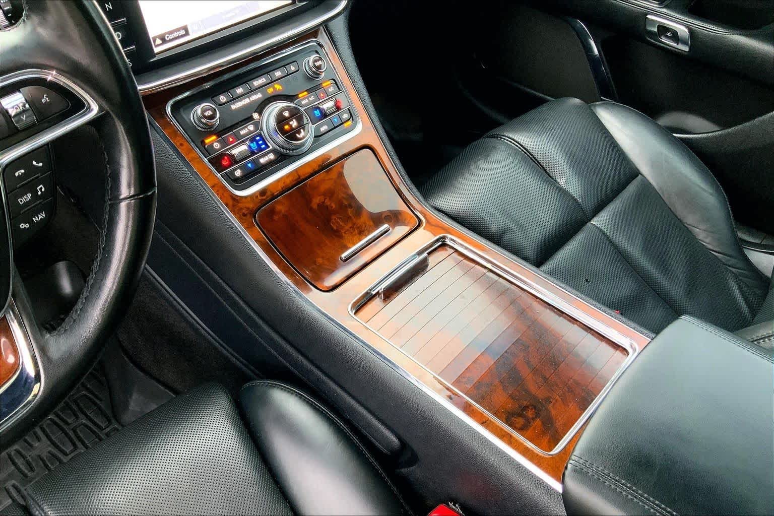 Used 2018 Black Velvet Lincoln Reserve image 13