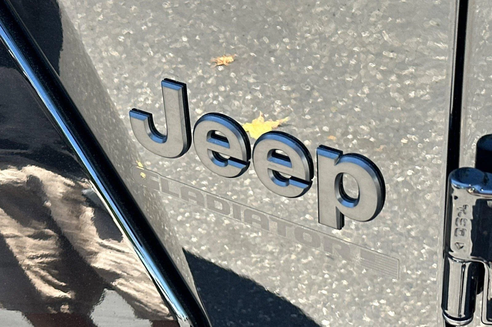 Used 2025 Black Clearcoat Jeep Sport S image 25