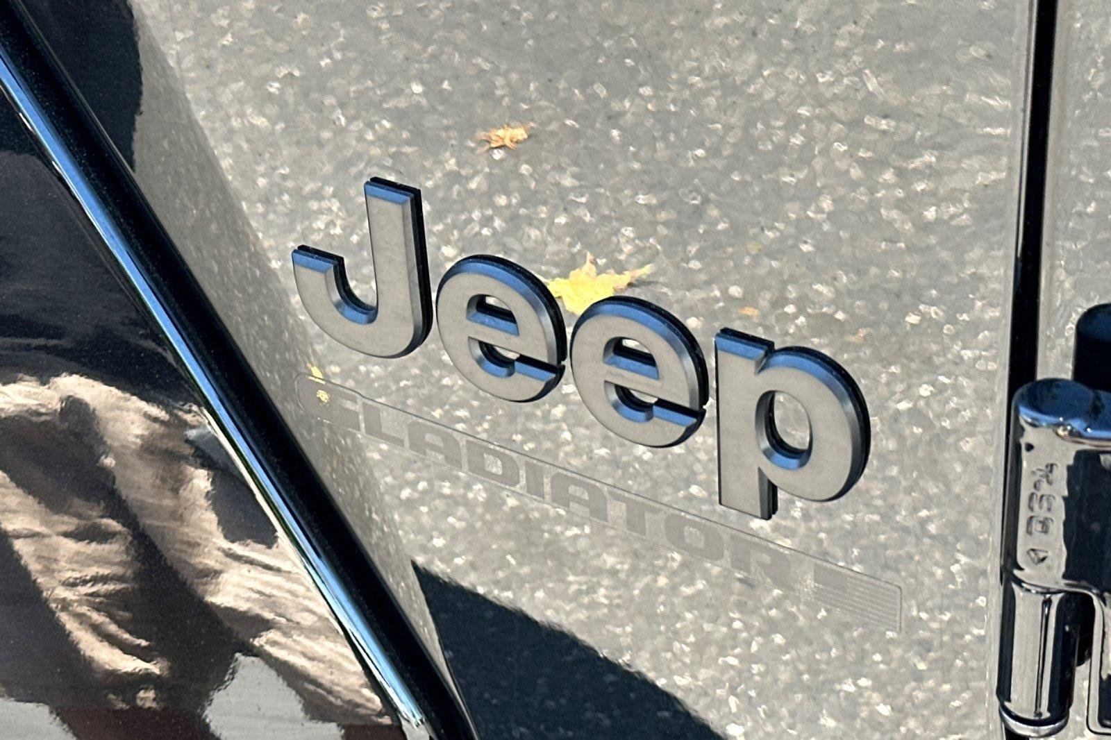 Used 2025 Black Clearcoat Jeep Sport S image 25