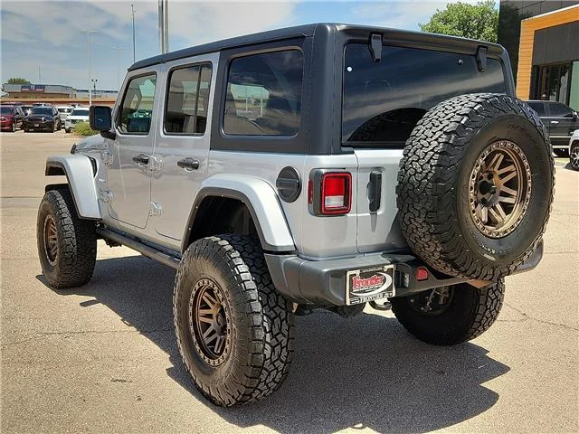 Used 2022 Silver Zynith Clearcoat Jeep Sahara 4x4 image 2