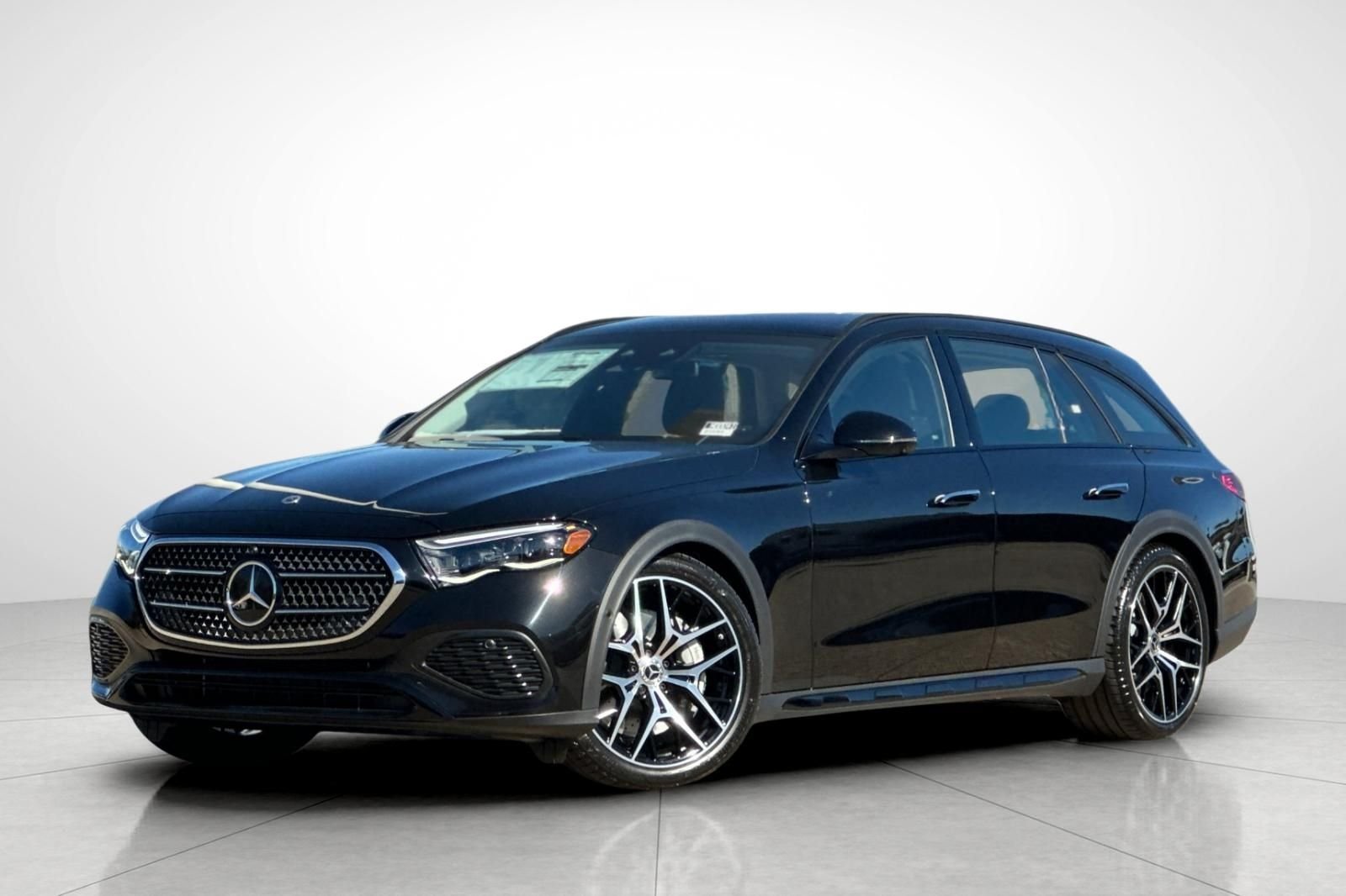 2026 Mercedes-Benz E-Class E450 4MATIC All-Terrain's photo