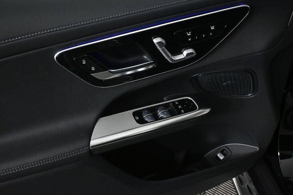 New 2027 Black Mercedes-Benz GLC 300 image 44