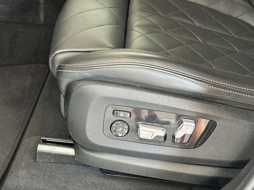 Used 2024 White BMW xDrive40i image 15