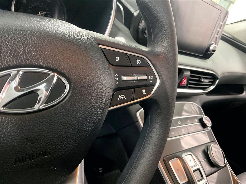 Used 2023 Silver Hyundai SE image 24