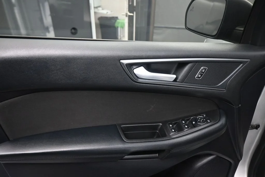 Used 2019 Silver Ford SE image 39