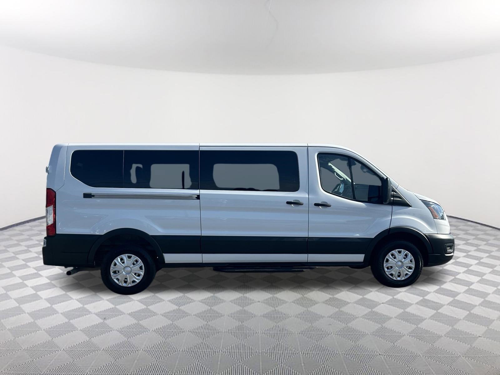 Used 2023 White Ford XL image 4