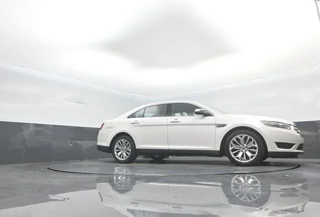 Used 2018 White Platinum Clearcoat Metallic Ford Limited image 34