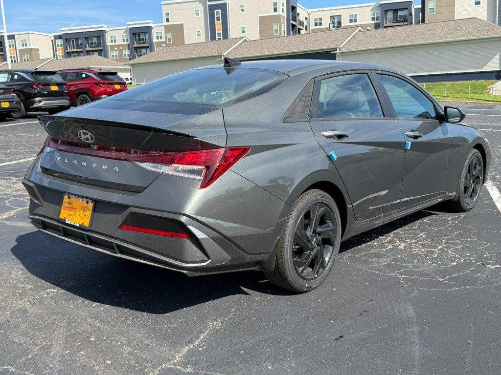 New 2026 Gray Hyundai SEL Sport Plus image 3