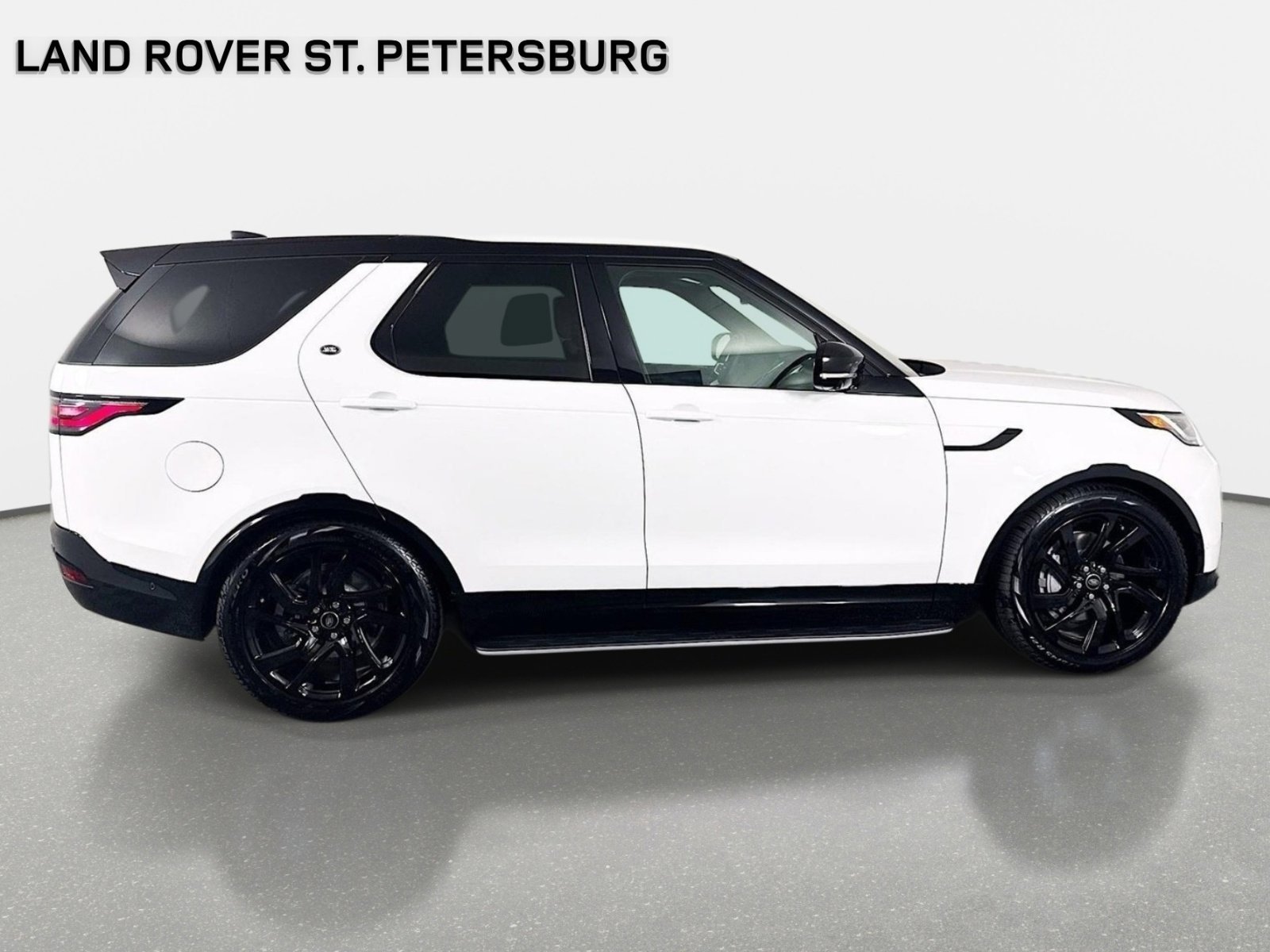Used 2025 Fuji White Land Rover Dynamic SE image 4