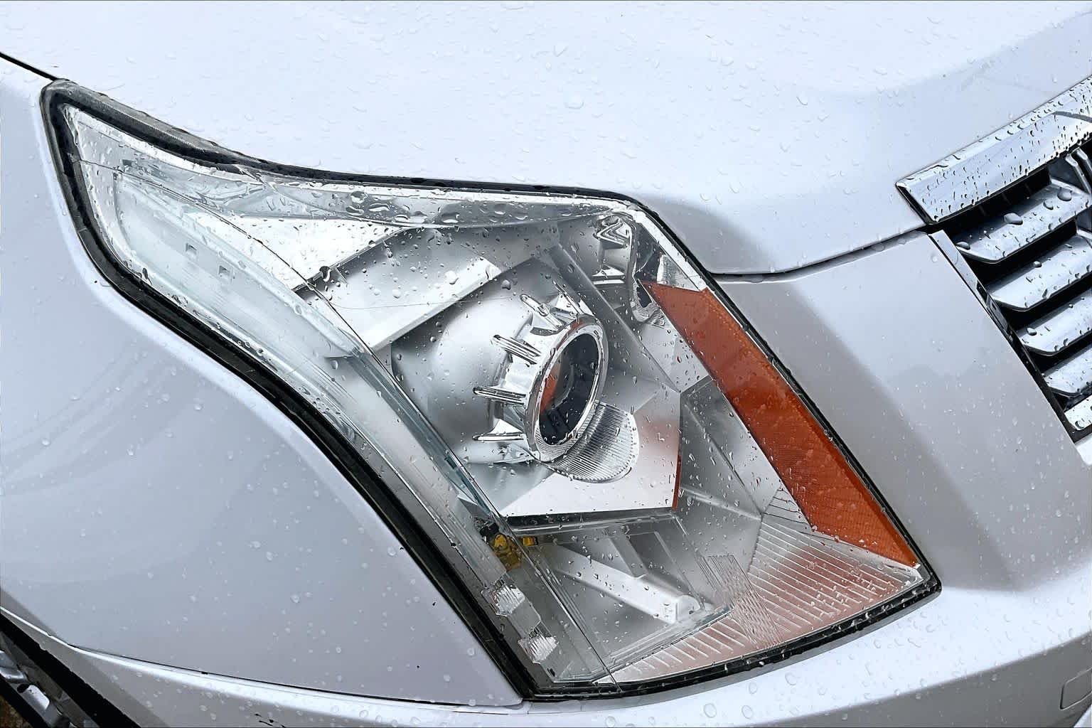 Used 2016 Platinum Ice Tricoat Cadillac Luxury Collection image 28