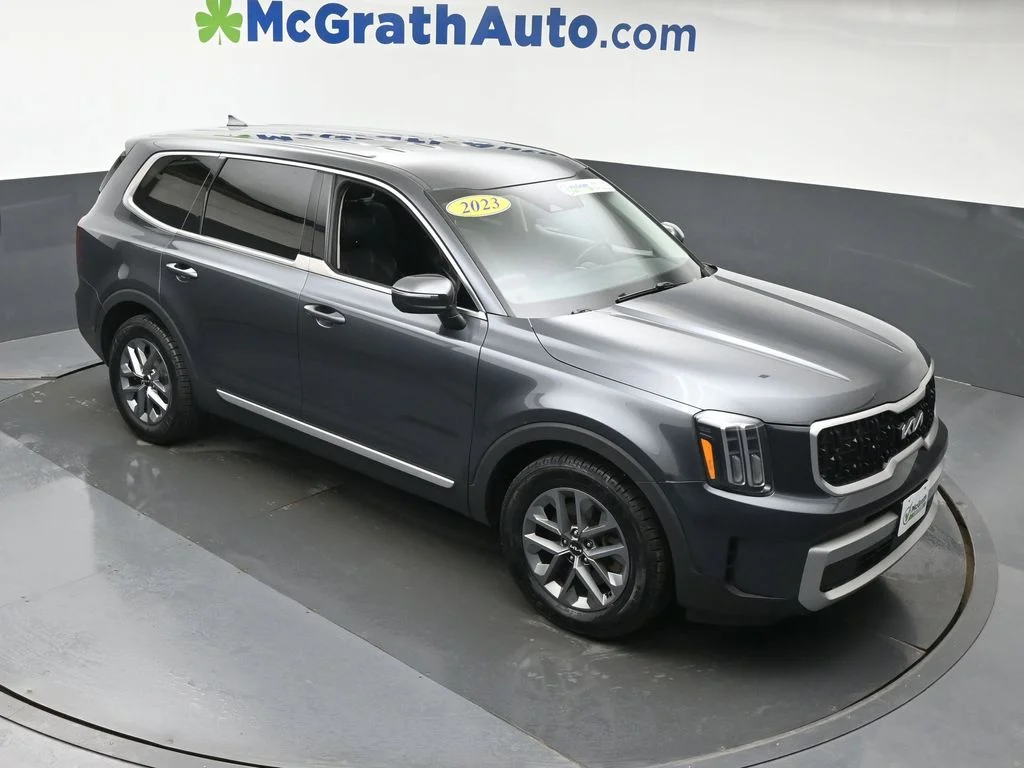 Certified Used 2023 Gray Kia LX image 3