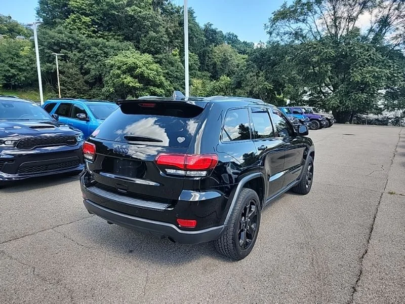 Used 2019 Black Jeep Laredo image 8