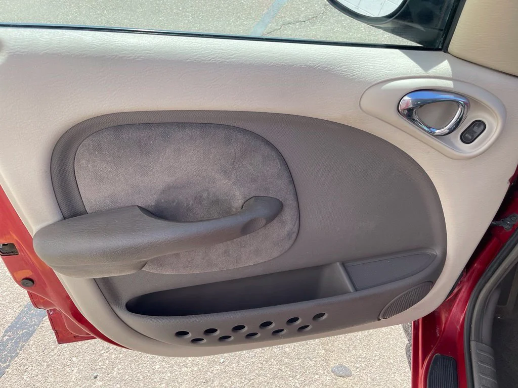 Used 2001 Red Chrysler  image 11