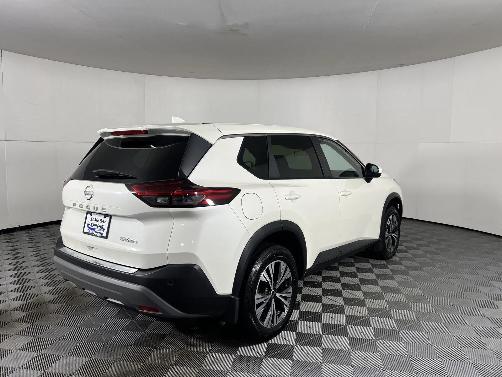Used 2023 Pearl White Tricoat Nissan SV image 9