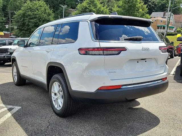 New 2026 Bright White Clear-Coat Exterior Paint Jeep Laredo X image 3
