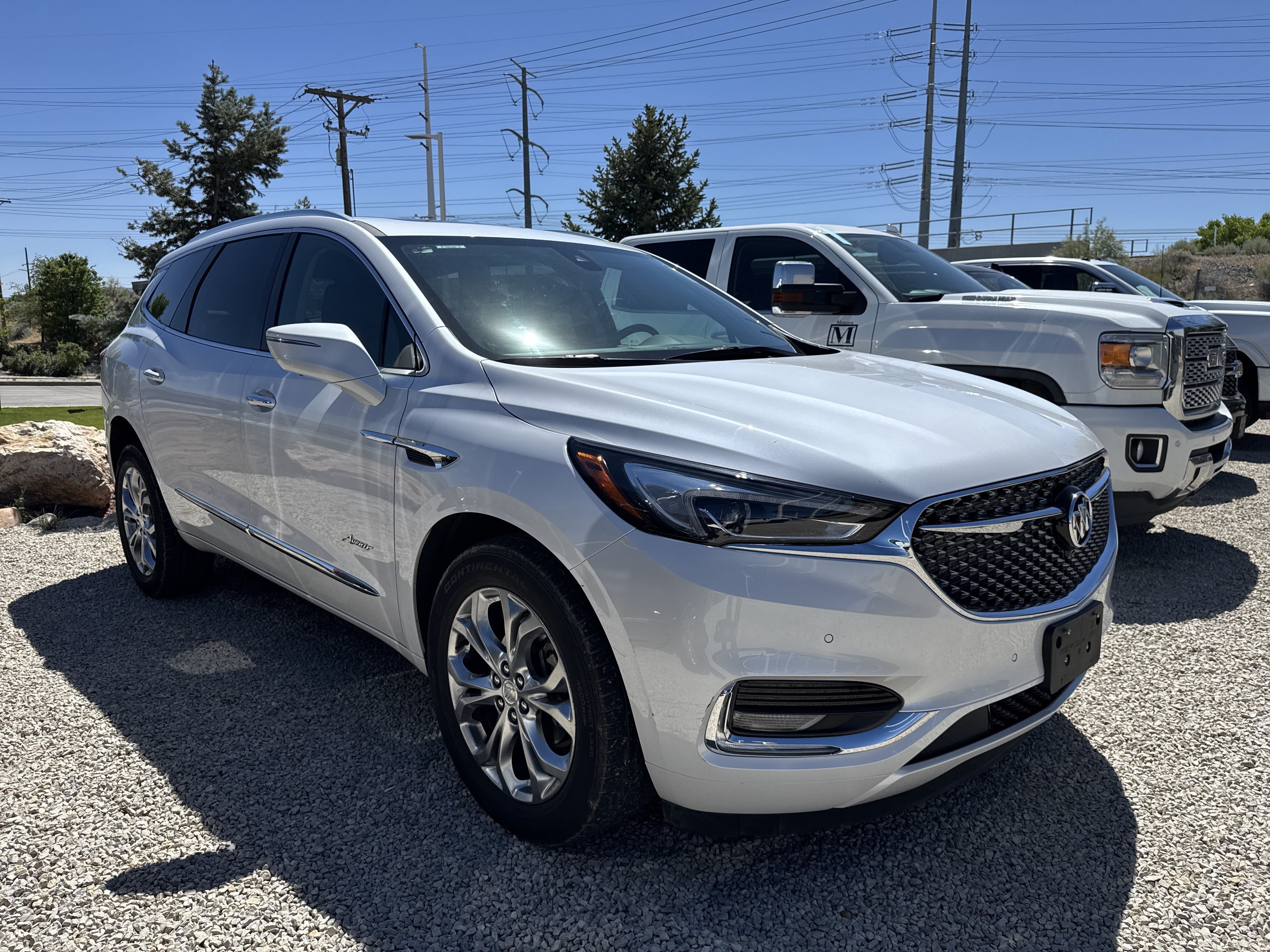 Used 2020 WHITE FROST TRICOAT Buick Avenir image 4