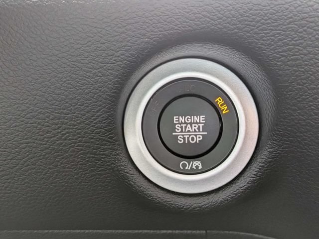 Used 2026 Silver Chrysler Select image 33