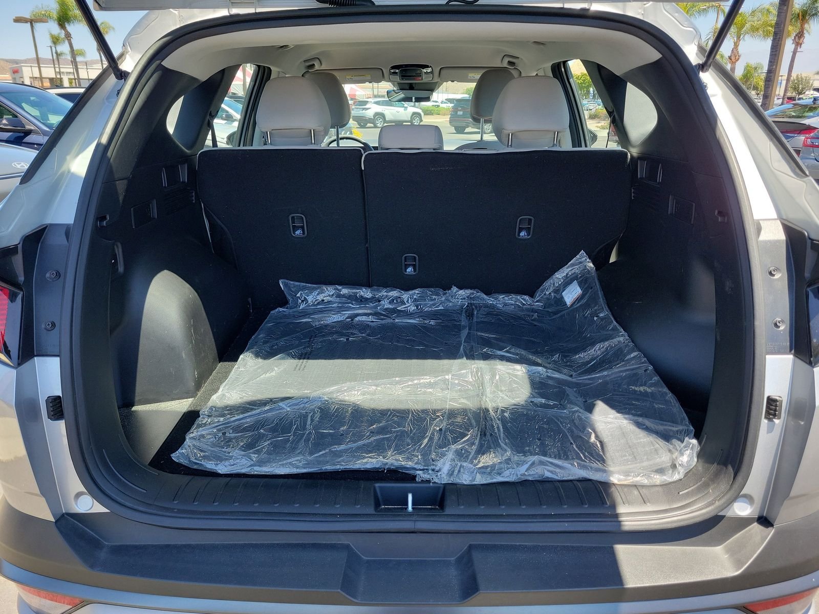Used 2025 Silver Hyundai SE image 28