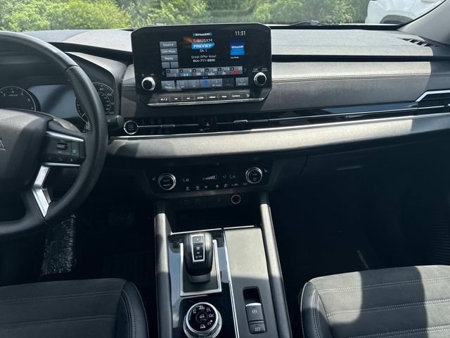 Used 2024  Mitsubishi SE image 22