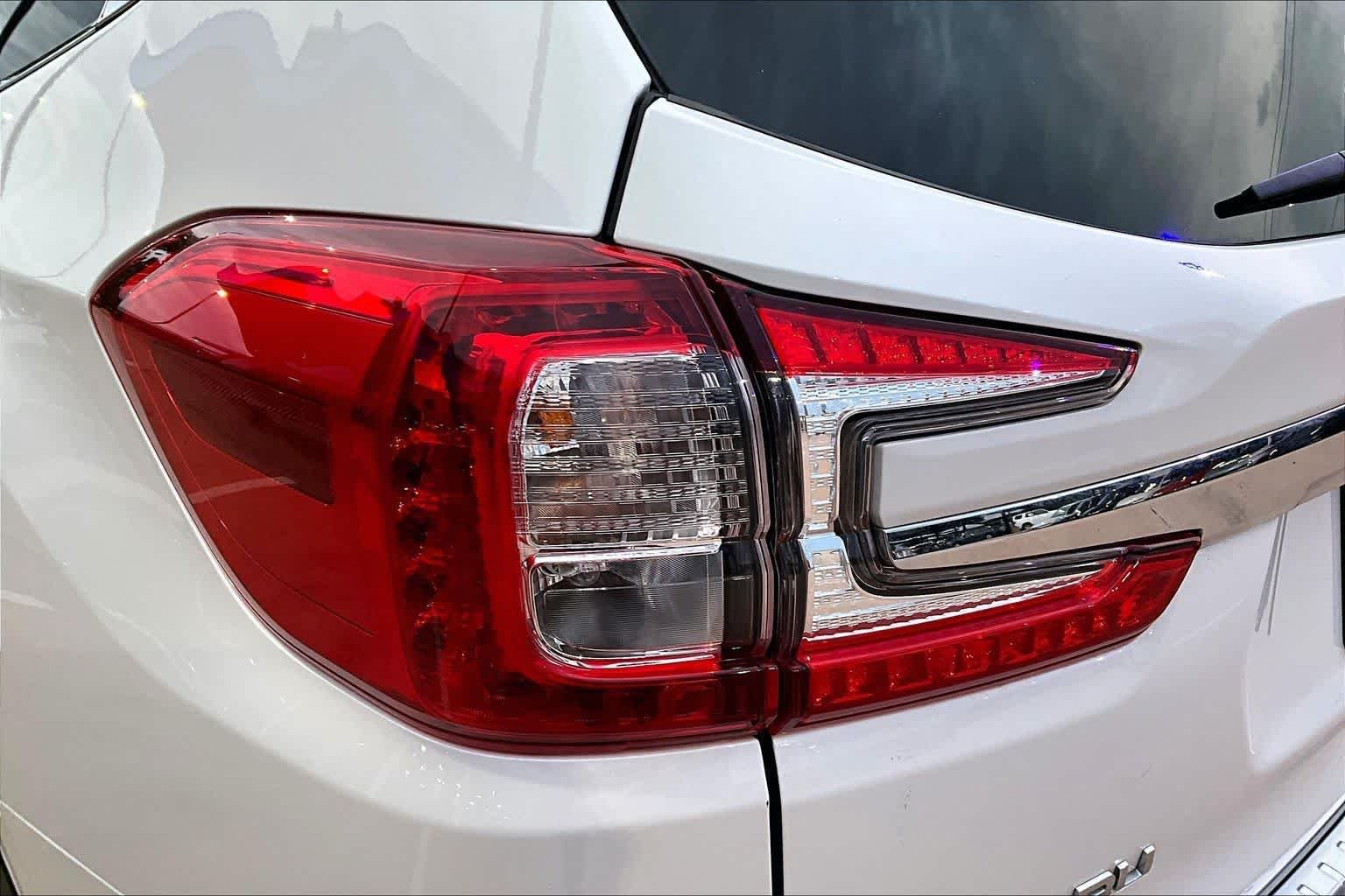 Used 2024 Crystal White Pearl Subaru Touring image 28