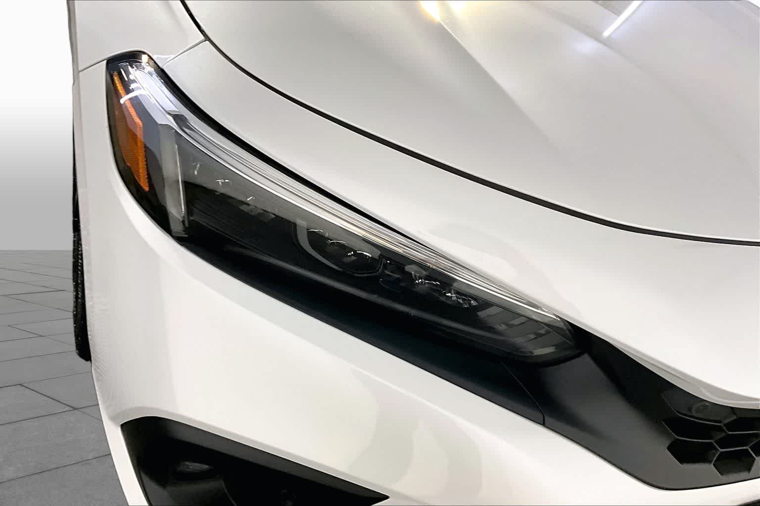 Used 2023 Platinum White Pearl Honda Sport Touring image 27